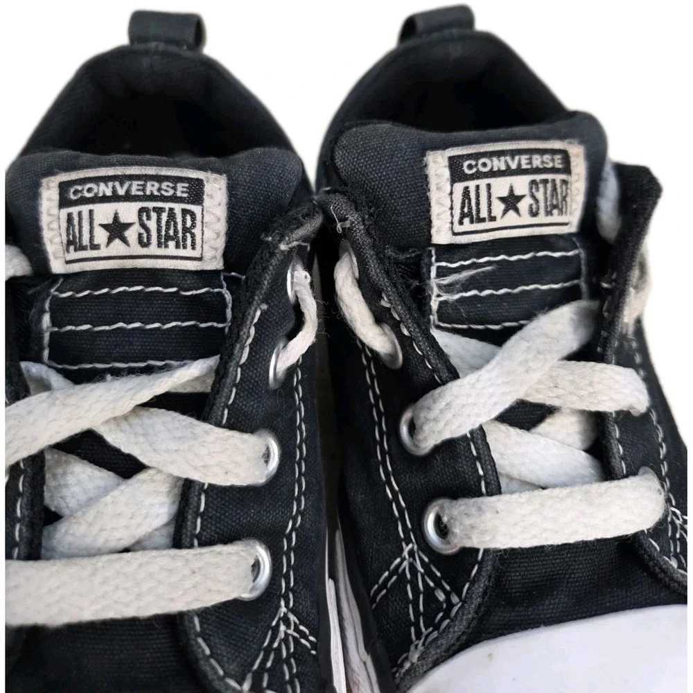 Converse Low Top Sneakers For Kids Size UK8 In Black And White. Has Elastic Band